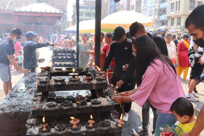 सङ्कटा मन्दिरमा भक्तजन